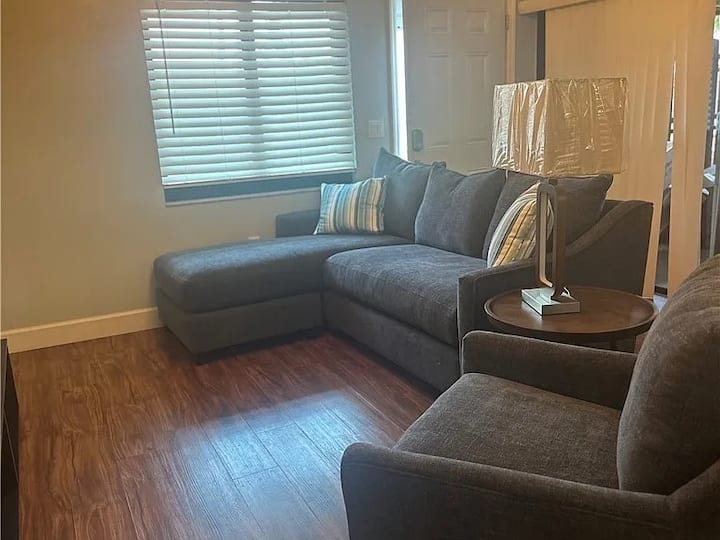 Coastal Loft Retreat Near Beaches & Hospitals. - Fort Myers, FL