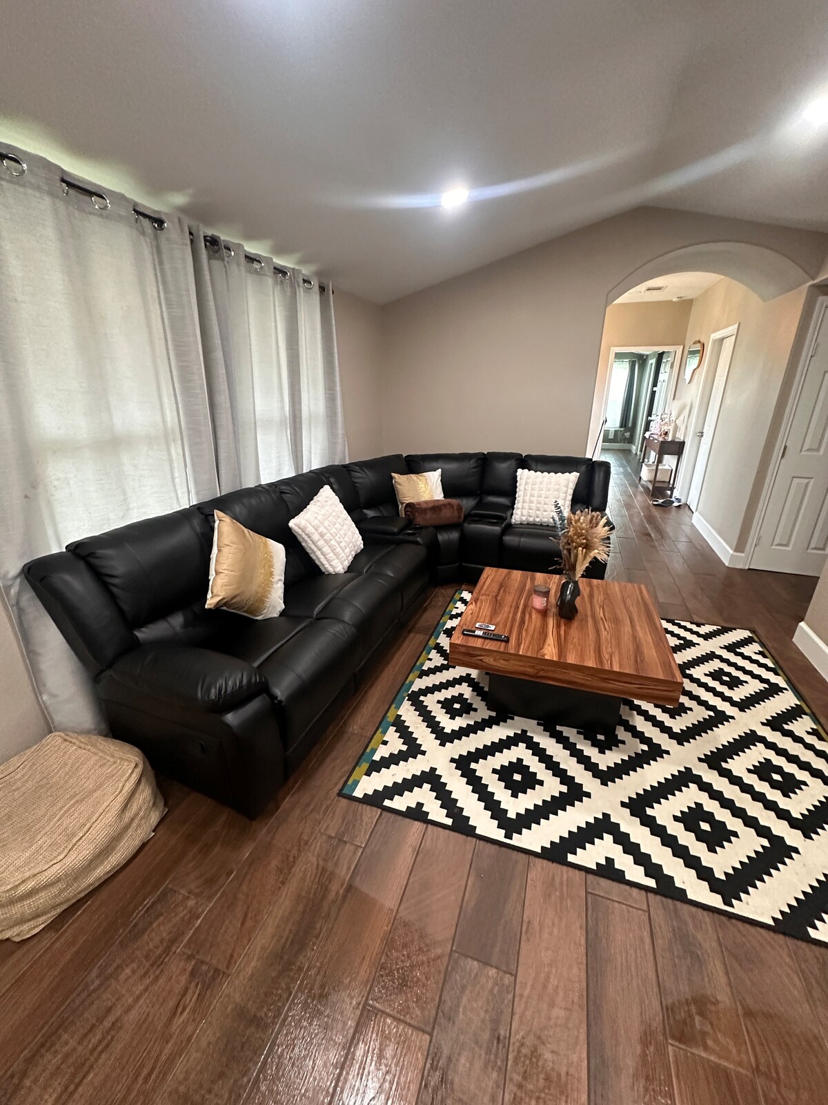 Stylish Austin Ranch |Hot Tub· Fire Pit ·Sleeps 10