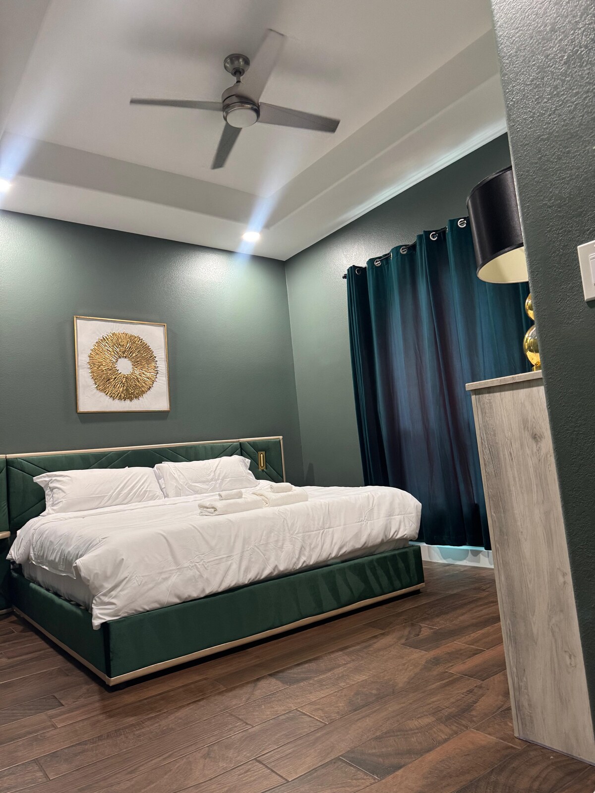 Stylish Austin Ranch |Hot Tub· Fire Pit ·Sleeps 10