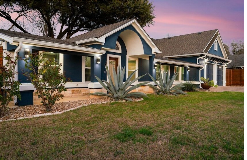 Stylish Austin Ranch |Hot Tub· Fire Pit ·Sleeps 10
