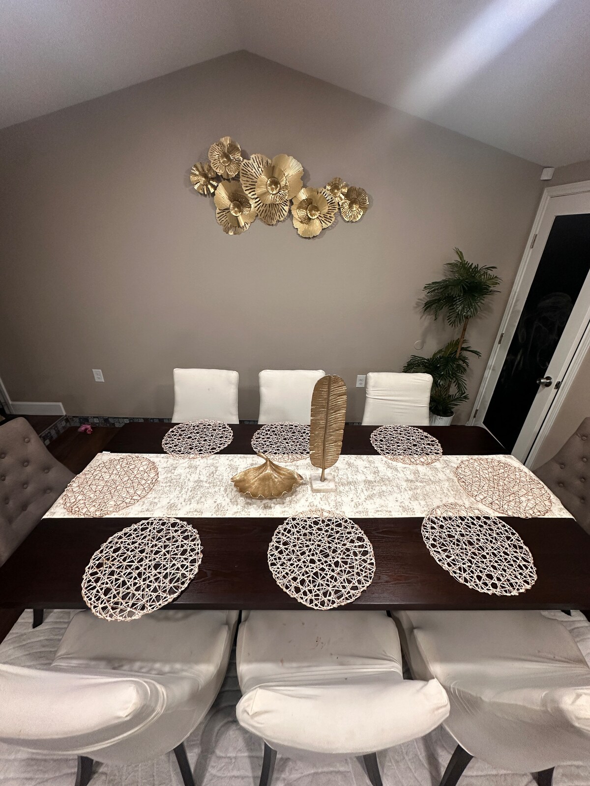 Stylish Austin Ranch |Hot Tub· Fire Pit ·Sleeps 10