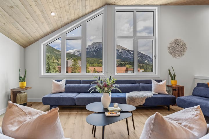 Private Hottub | 10min Walk > Downtown | Mtn Views - Canmore