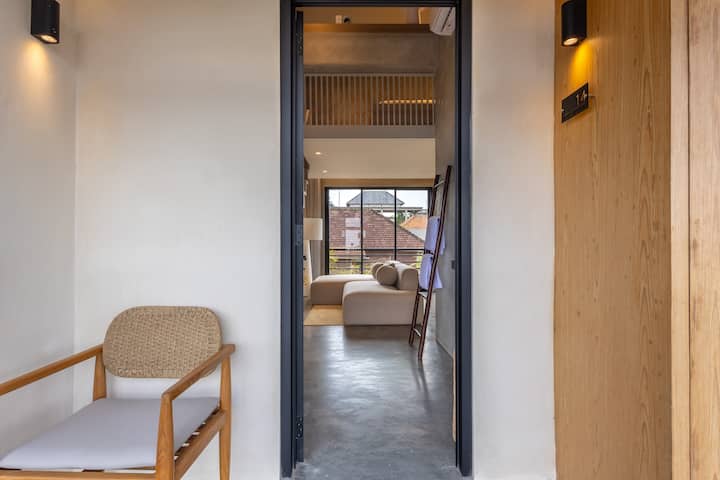 Sleek Ubud 1br Loft Near Palace & Ridge Walk - Ubud