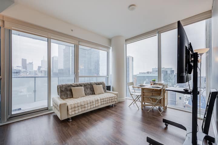Downtown Core/entire Condo/college Subway Station - Markham