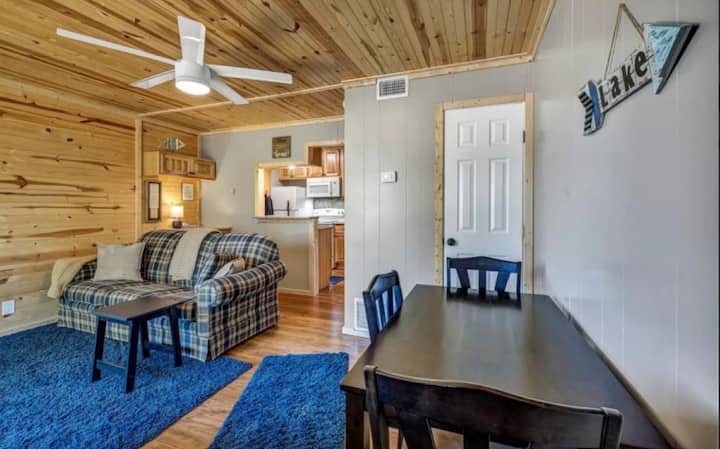 Waterfront Getaway~lake Access~deck~bbq Grill - Kingsland, TX