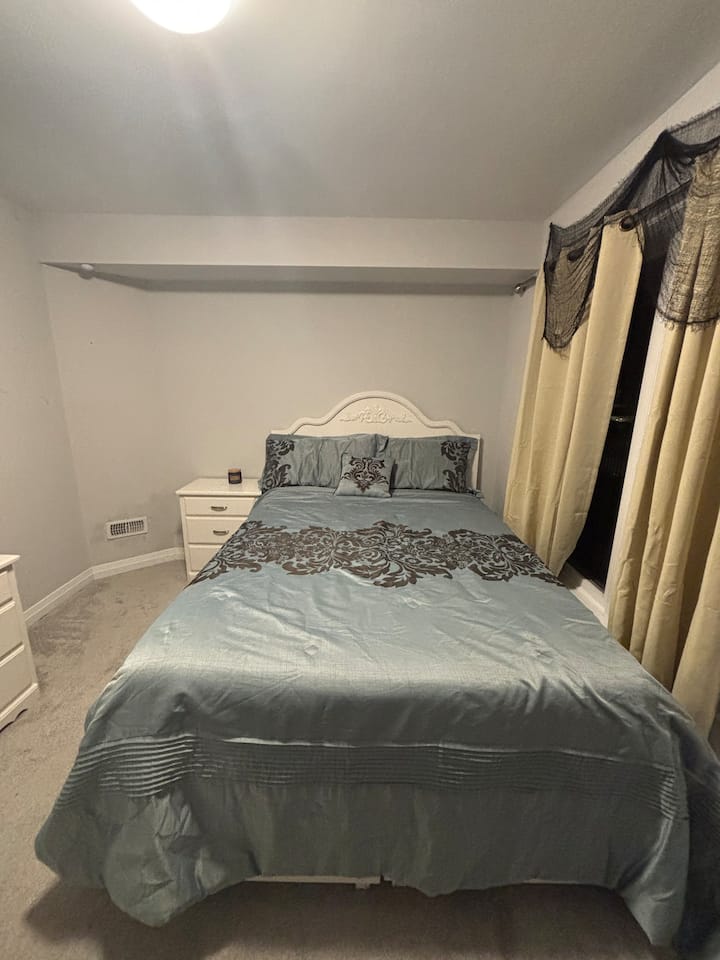 Private Room For Rent With Separate Entrance. - Brantford