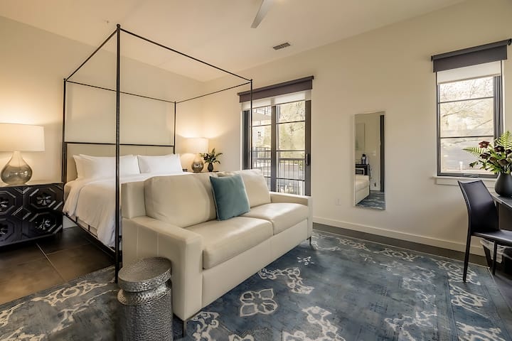 Executive Suite W/ Balcony In Nashville's West End - 내슈빌