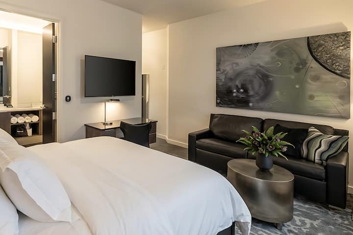 Superior King Suite At 121 Hotel In Nashville - Nashville, TN