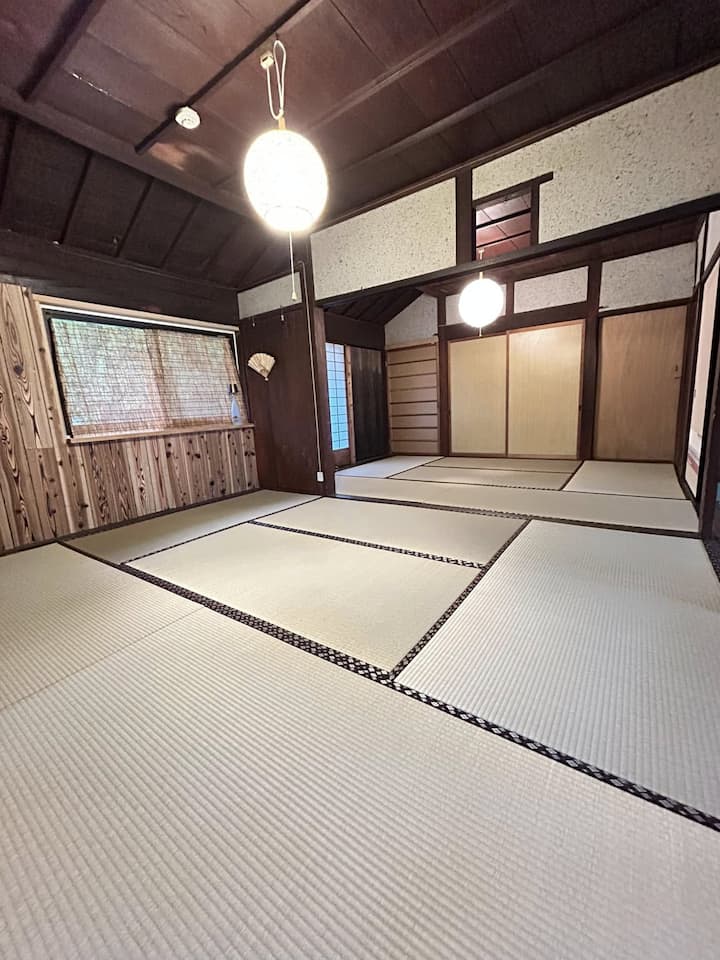 初夏限定!徒歩30秒でホタルが舞うワイン村の古民家一棟貸し|囲炉裏・bbq・ワイン体験|最大10名 - 高島市