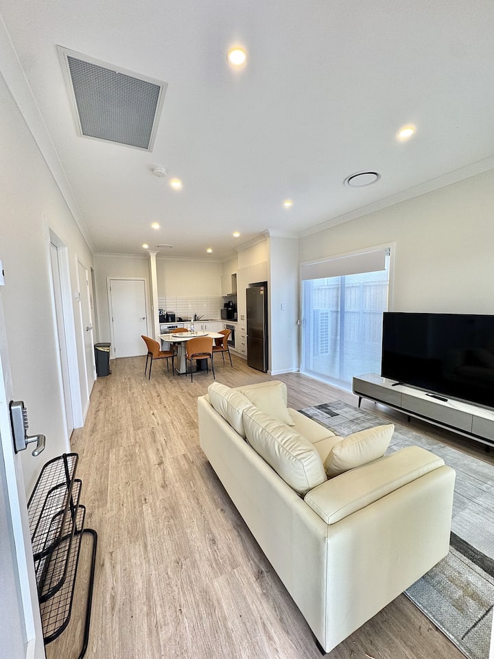 Family Home • Sleeps 10 • Menangle Park - Campbelltown
