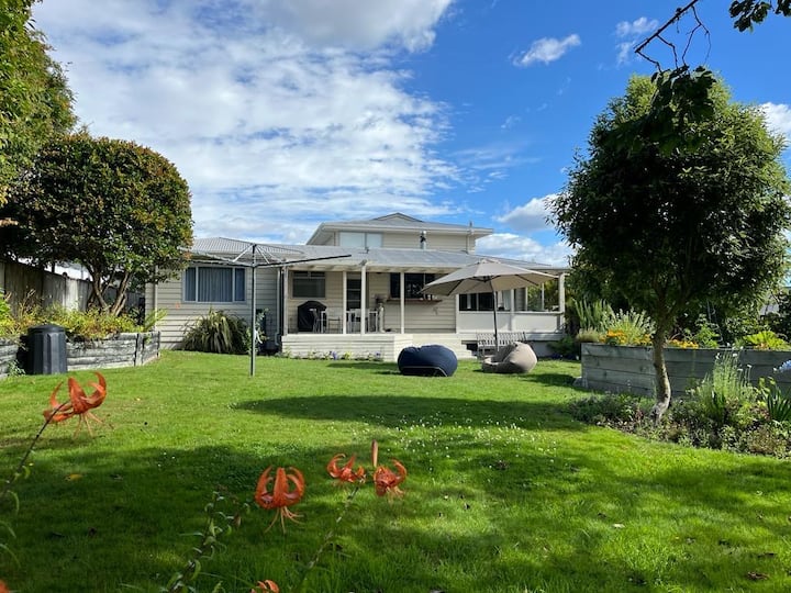 Spacious 4 Brm Home With Spa And Large Garden - Taupo