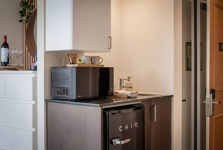 Modern Cbd Studio W/ Balcony Views | Pool & Gym - Brisbane