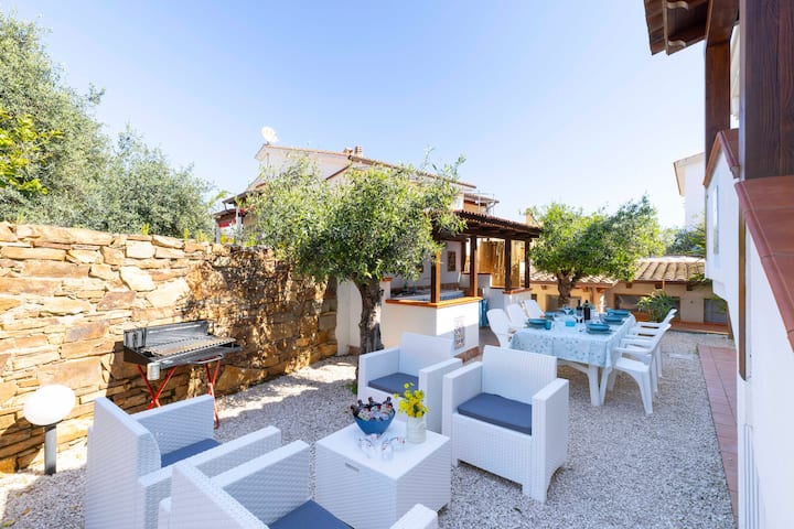 [Courtyard & Beaches 8 Min Away] - Vento Living - Posada