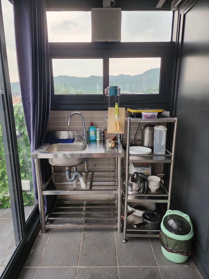 Serene 70m² Rooftop Studio Massage Chair & Terrace - Shenzhen