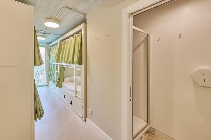 Hostelfly Fira - Cama En Dormitorio Mixto De 8 Pax - L'Hospitalet de Llobregat