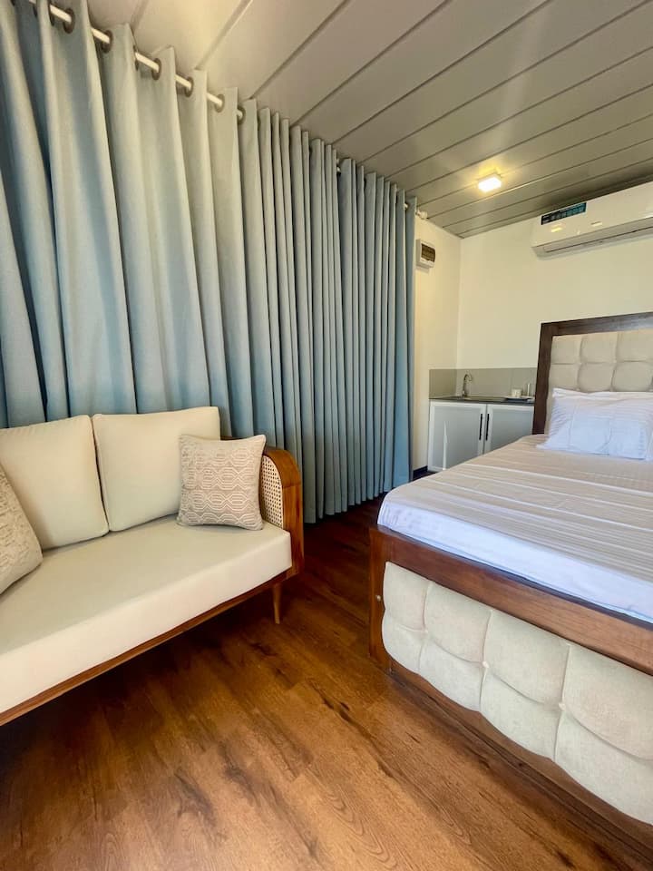 Boxed Breeze Beach Apartments - Mirissa - Mirissa