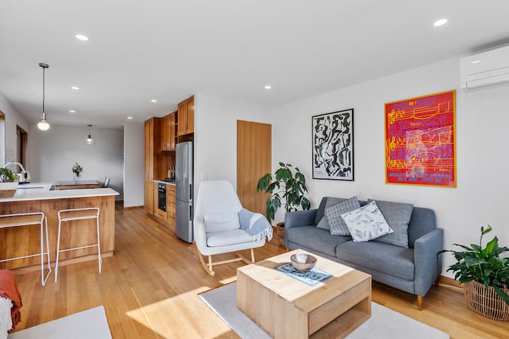 Yamagoya: 2 Bedroom Mountain Home Amongst Trees - Hobart
