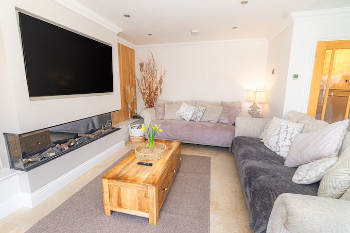 Spacious 6br Luxury Home, Hot Tub, Pool Table, Bar - Mumbles