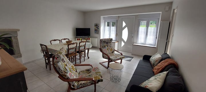 Maison Dans Un Bourg à 14 Km Du Mt St-michel - Avranches
