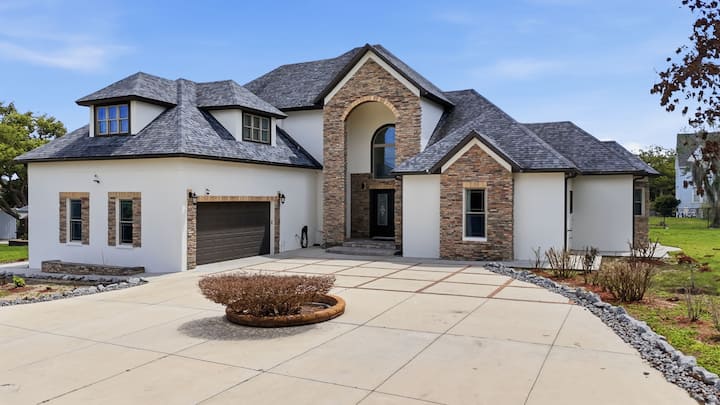 Modern Luxury Lake House W/ Huge Yard Near Disney - Winter Haven, FL