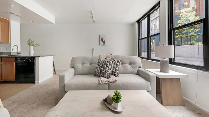 Landing | Stylish 1bd, Courtyard, Gym - Washington, D.C., DC