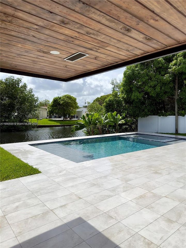 Waterfront Home By Aventura Mall- Kayak& Sup, Pool - Aventura, FL