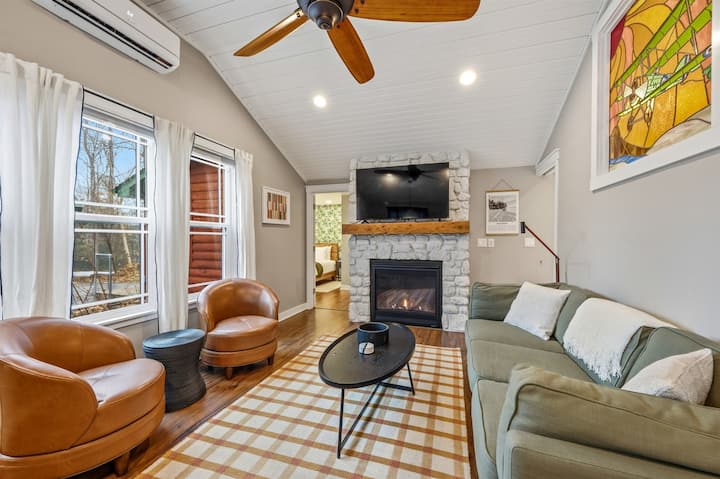 Modern Woodsy Cabin, Walk To Sister Bay - Sister Bay, WI