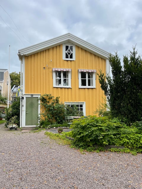 Idyllic accommodation in own courtyard house, centrally located.