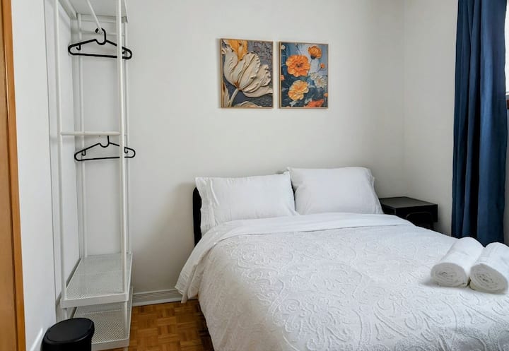 Room B, Private Bedroom, Shared Bathroom & Kitchen - Toronto