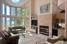 Lake Charlevoix Waterfront 4BR on Oyster Bay -DOCK