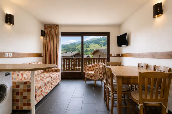 Coffee Break Mountain Views · Balcony In Combloux - Sallanches