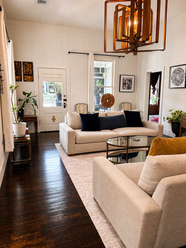 Modern Comfort In Historic San Marcos Pet Friendly - San Marcos, TX