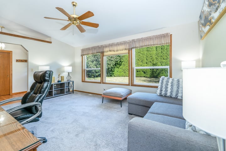 Tranquil 3br Lakeview Retreat Patio & Huge Yard - Marysville, WA