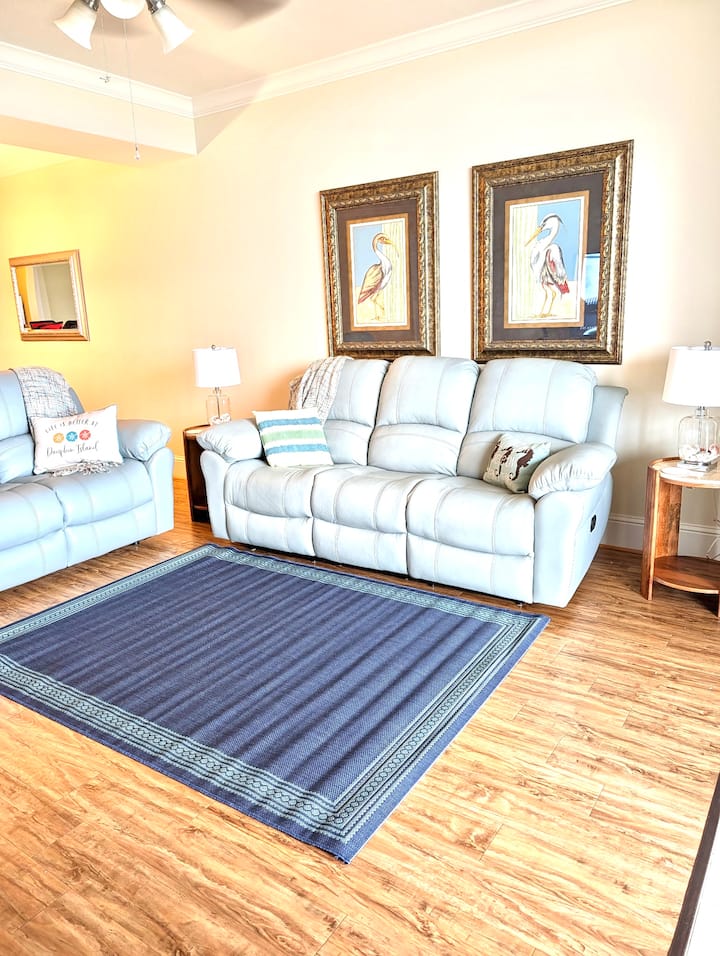 Beachfront Gulf Oasis! Pools/gym/tennis! - Public Beach, AL