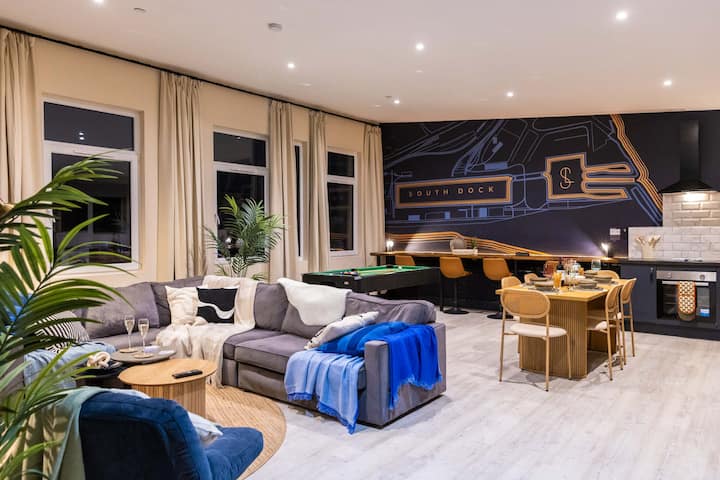 Spacious City Centre Flat With Pool Table - Swansea