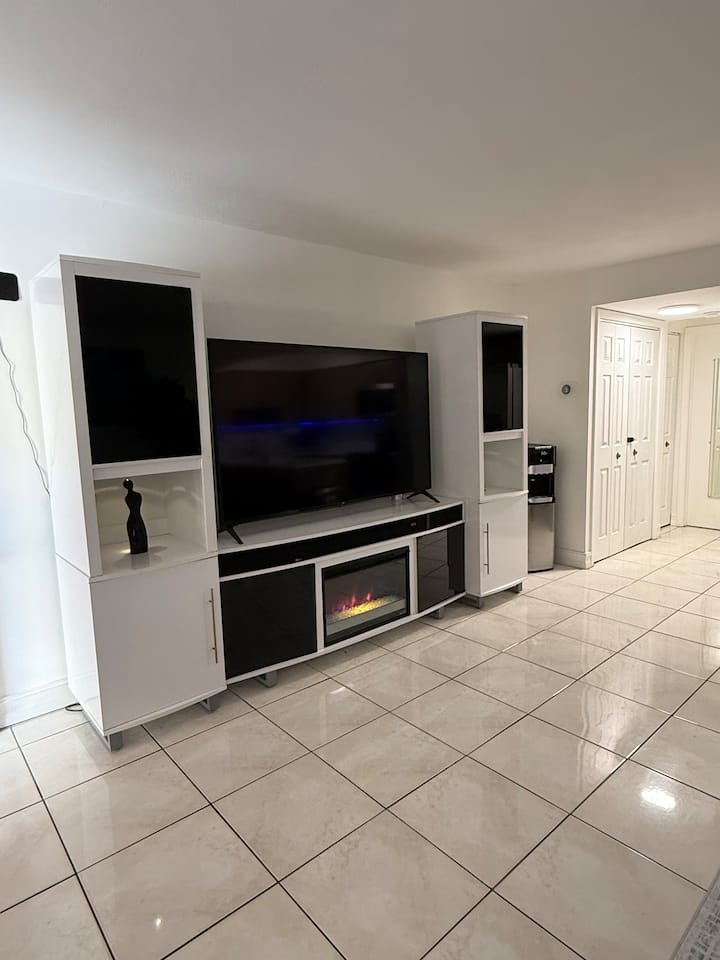 Surgery Friendly Recovery Bnb Private Space - Miami Springs, FL