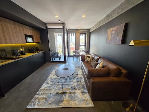 Top performing Airbnb: Iconic View Loft @ Revolution Monument in Tabacalera