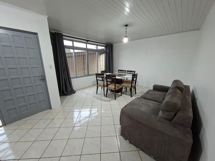 Casa  Aconchegante, Mobiliada E Bem Localizado. - Ijuí
