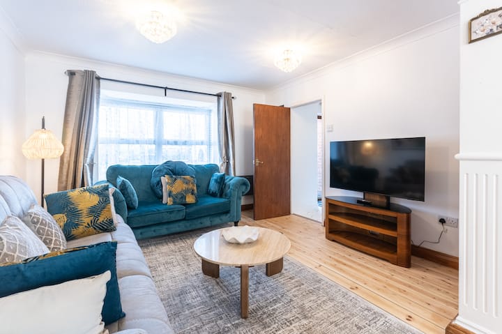 3 Bedroom Home Near Seafront | Sleeps 5 - サウスエンド=オン=シー