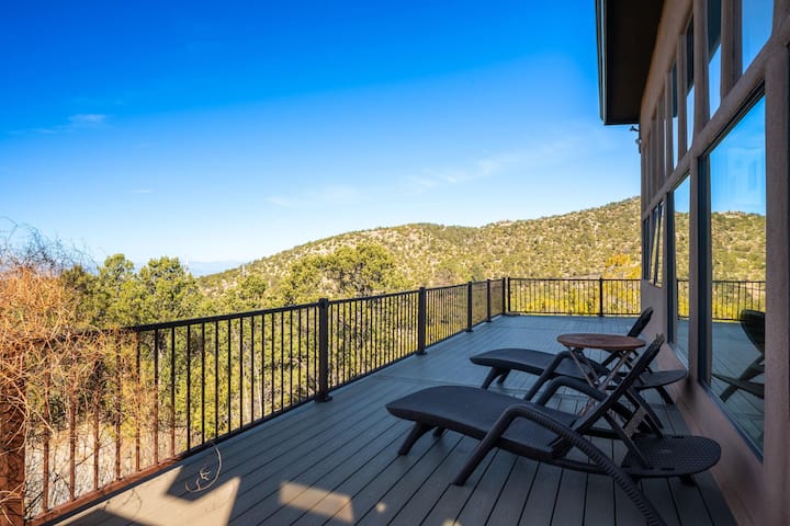 New Listing! Views For Miles | Pool + Hot Tub | Gr - Santa Fe, NM