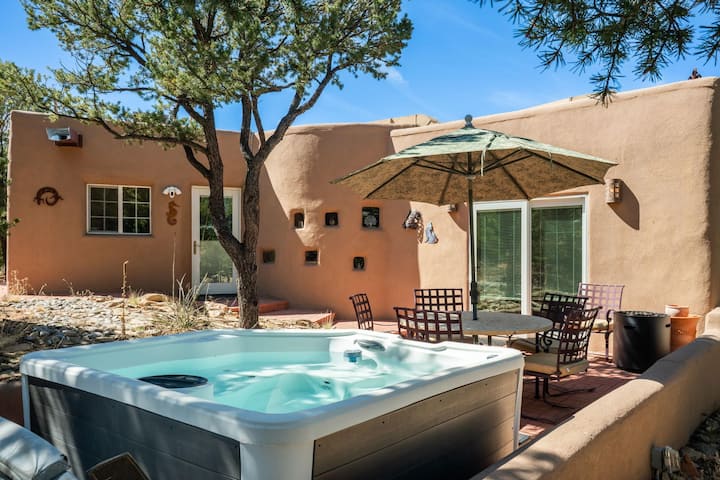 New Listing! Private Casita | Hot Tub | Patio - サンタフェ, NM