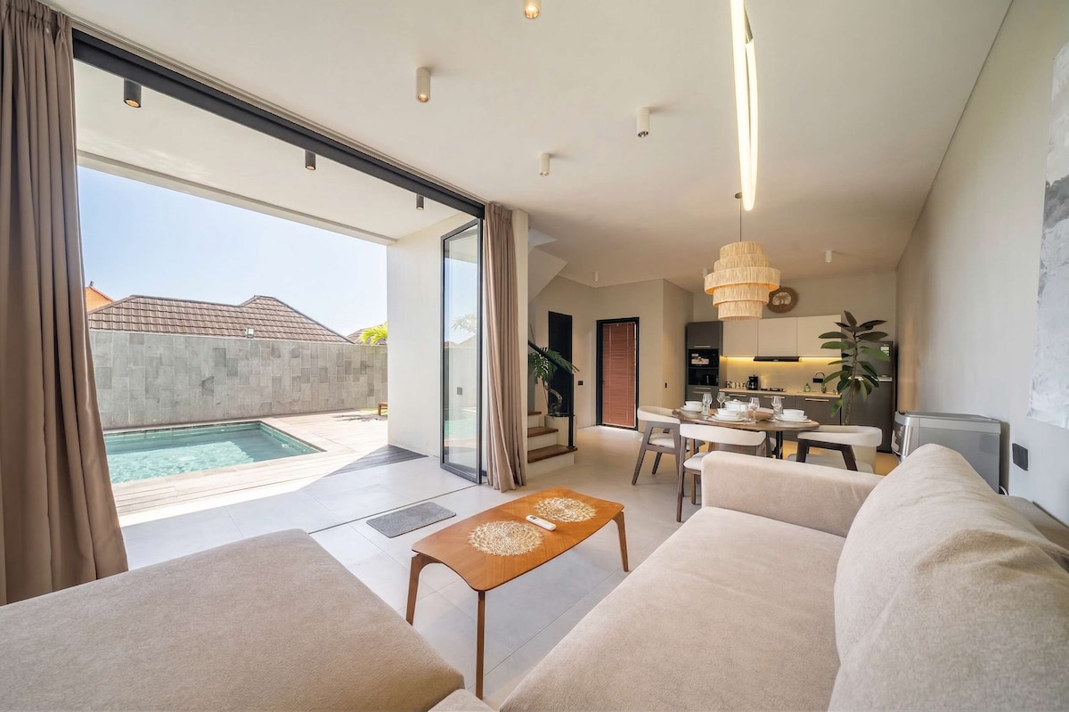 Villa in South Kuta · ★5.0 · 2 bedrooms · 2.5 private baths, Airbnb comparable