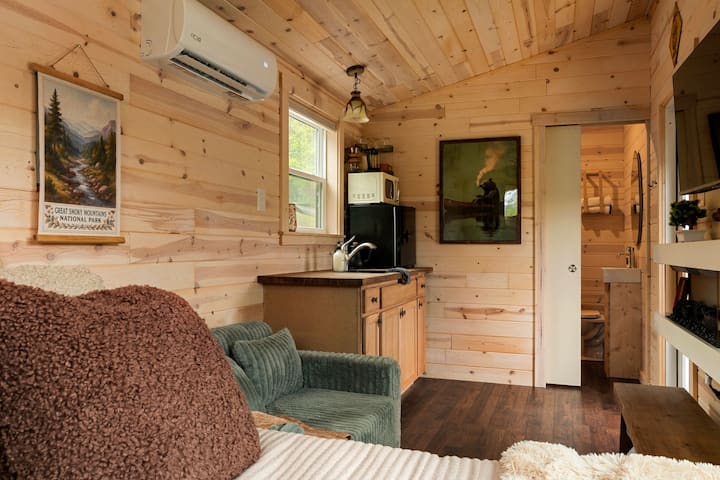 The Bryn | 15 Min To Sylva, Hot Tub & Fire Pit - Sylva, NC