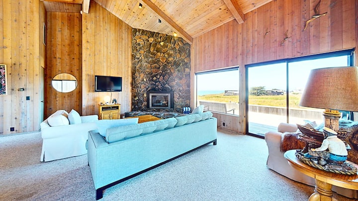 Ocean View Home With Stone Fireplace, Dog-friendly - Gualala, CA