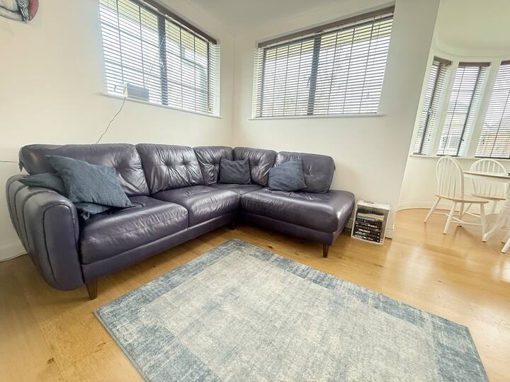 Modern Flat With Parking & Easy Beach Access - Swanage