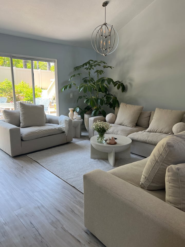 Spacious 3 Bedroom Home, Central To Everything - Vista, CA