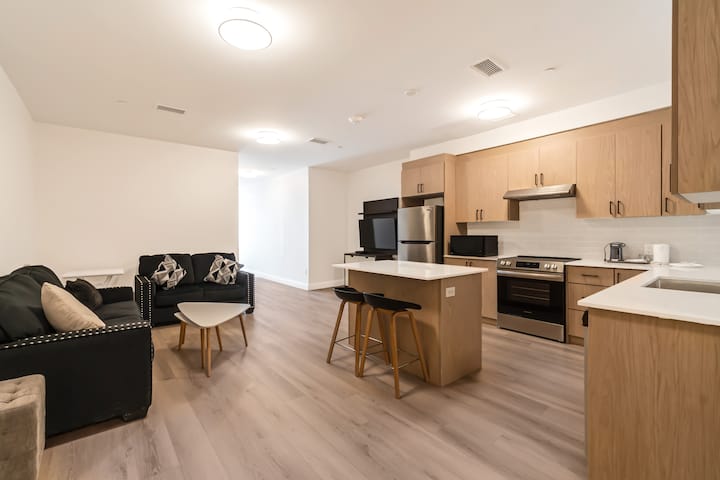 Modern Fully Furnished 2 Bedroom Apartment Unit 9 - Pickering
