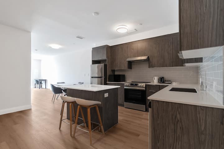 Modern Fully Furnished 2 Bedroom Apartment Unit 10 - Pickering