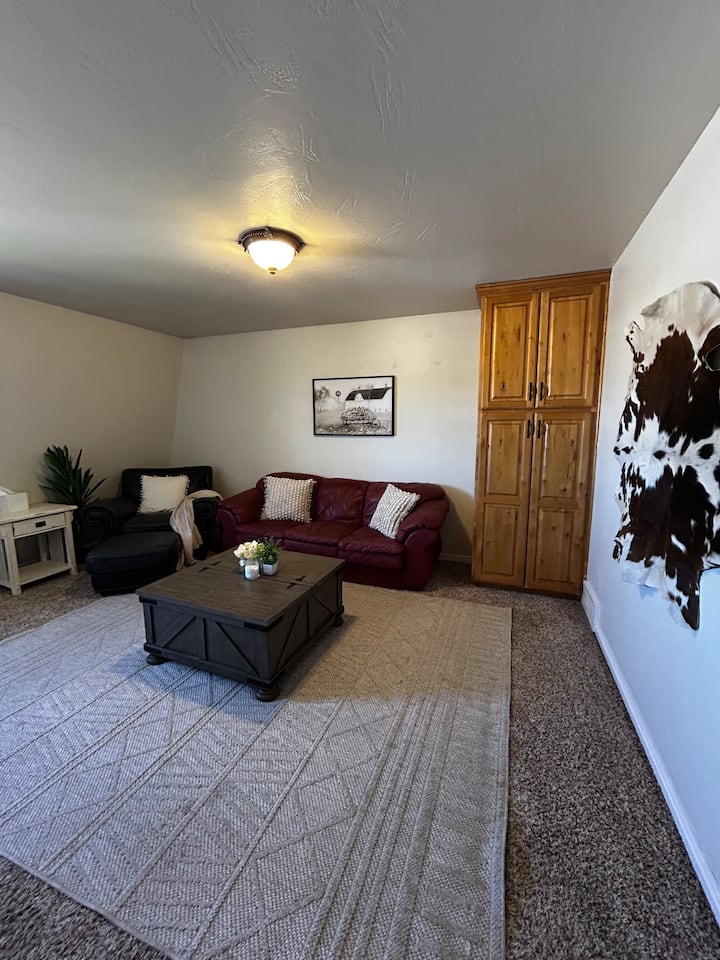 Cute Country Yet In City 2 Bed 1 Bath Apartment - Saratoga Springs, UT