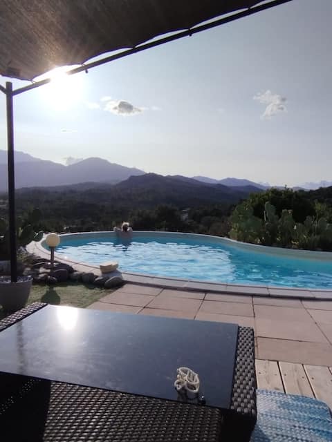 185m2 Villa with pool, 20min from the sea.